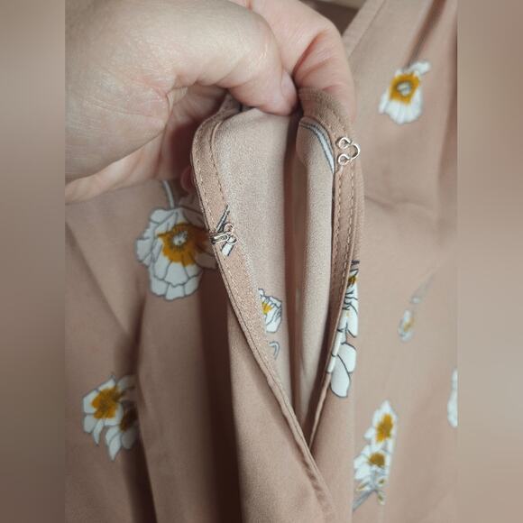 ASTR the label floral v neck body suit - Picture 3 of 9